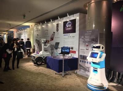 中智科創(chuàng)機(jī)器人亮劍雅居樂(lè)發(fā)布會(huì)發(fā)力智慧社區(qū)建設(shè)